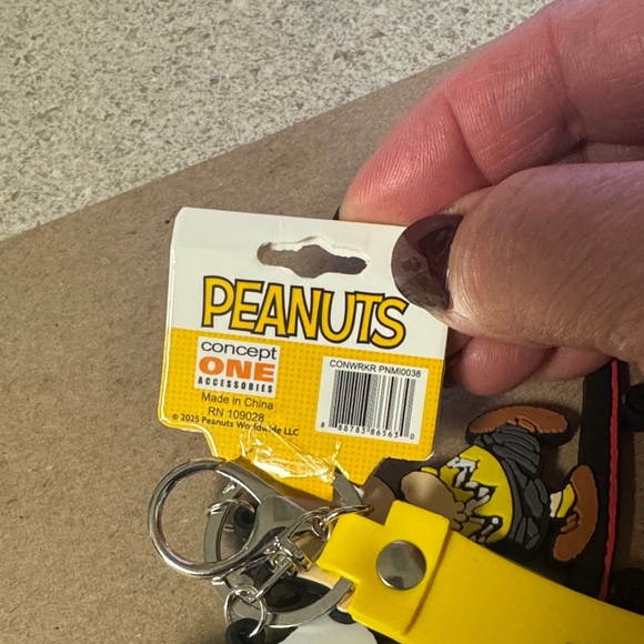 Peanuts Yellow Skateboard Keychain with Snoopy and Charlie Brown - Picture 3 of 4